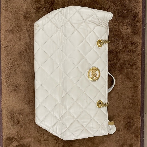 Michael Kors purse like new. - Picture 1 of 6